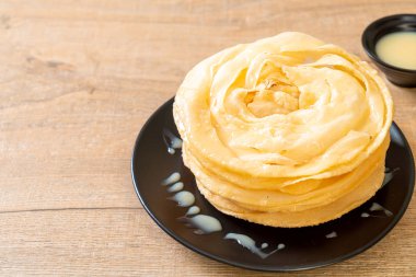 Kızarmış gevrek roti hamur