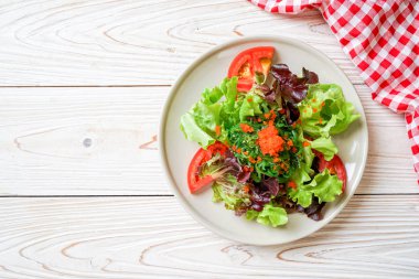 vegetable salad with Japanese seaweed and shrimp eggs 