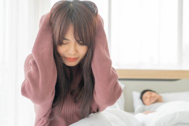 The wife have problems with snoring husband