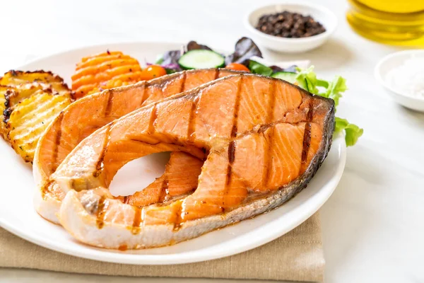 sebze ile ızgara somon biftek fileto