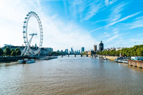 Big Ben en West Minster Bridge in Londen, Verenigd Koninkrijk — Stockfoto