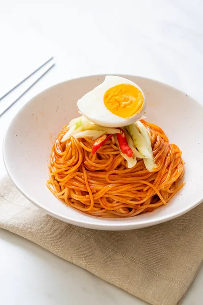 Korean cold noodles with egg — Stock Photo, Image