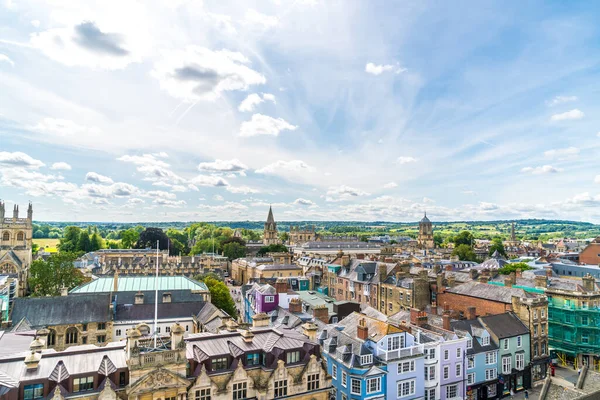 Oxford, Storbritannien - 29 augusti 2019: Hög vinkel utsikt över High Street of — Stockfoto