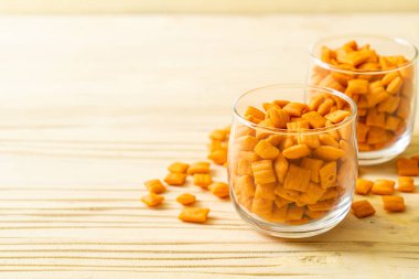 sarımsak bisküvi ekmek çubuğu