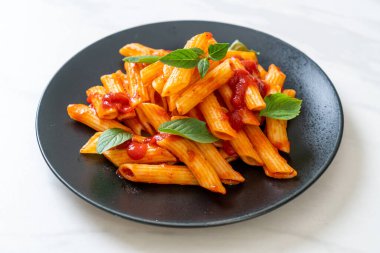 Domates soslu makarna. 