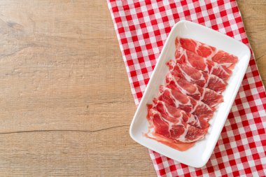 taze doğranmış domuz eti.