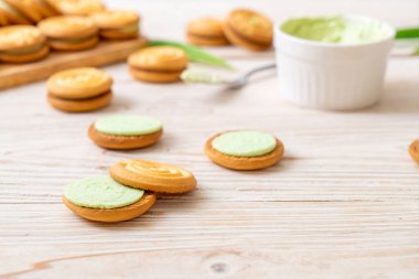 Pandanlı kurabiye ve sütlü krema