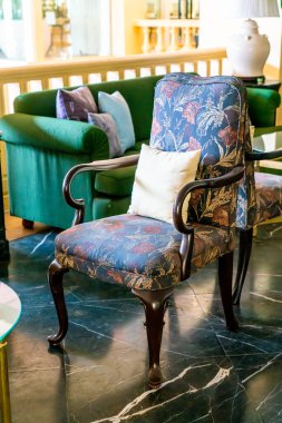 Kanepede rahat yastıklar.