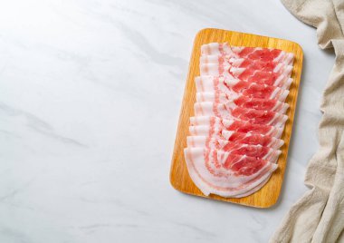 Dilimlenmiş taze domuz eti