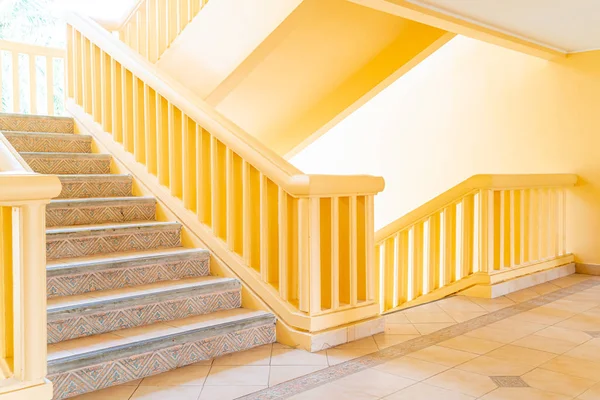 Schöne Treppenstufe Gebäude — Stockfoto