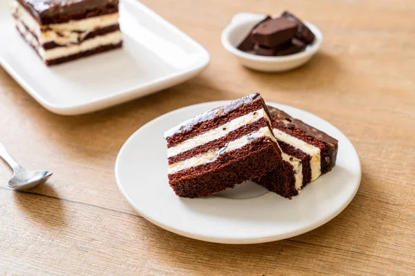 Delicioso Pastel Chocolate Con Almendras Plato — Foto de Stock