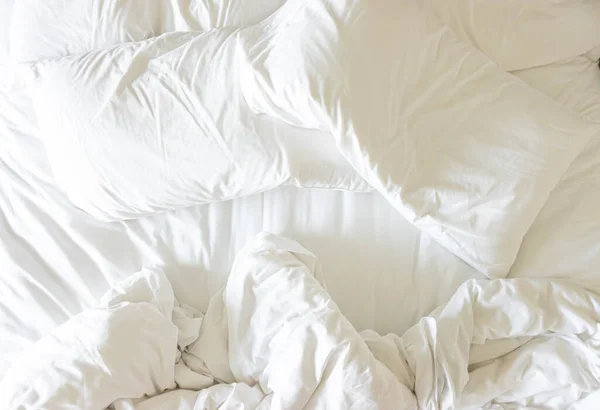 Cama Desordenada Almohada Blanca Con Manta Cama Sin Hacer — Foto de Stock