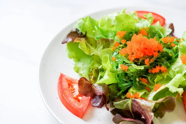 Salada Legumes Com Algas Japonesas Ovos Camarão Estilo Comida Saudável — Fotografia de Stock