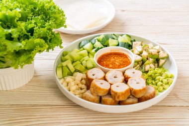 Vietnam domuz köftesi ve sebze paketleri (Nam-Neaung veya Nham Due) - Vietnam geleneksel yemek kültürü