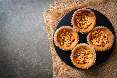 Tabakta kaju fıstıklı tart