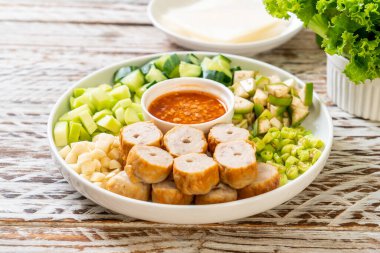 Vietnam domuz köftesi ve sebze paketleri (Nam-Neaung veya Nham Due) - Vietnam geleneksel yemek kültürü