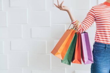 Asya kadınlar alışveriş bağımlısı Holding alışveriş torbaları