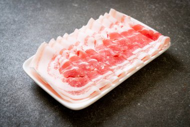 Dilimlenmiş taze domuz eti