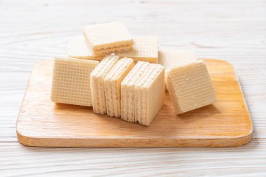 süt kreması ile süt gofret