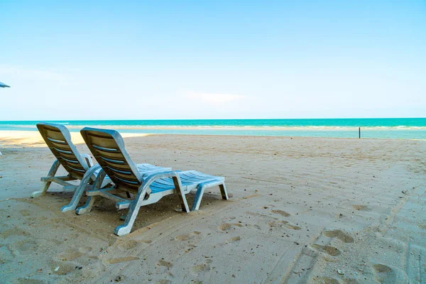 Chaise Plage Vide Sur Sable Avec Fond Mer Océan — Photo