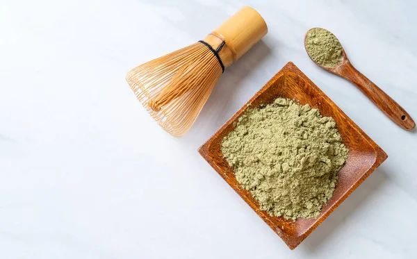 Bambu çırpmalı kibrit yeşil çay tozu