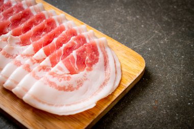 Dilimlenmiş taze domuz eti