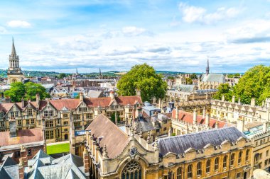 Oxford City 'nin ana caddesinin yüksek açılı görüntüsü, Birleşik Krallık.