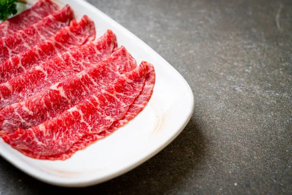 Carne Fresca Rodajas Crudas Con Textura Mármol Servida Para Sukiyaki —  Fotos de Stock