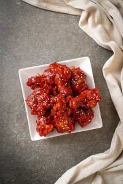 Kore usulü soslu kızarmış tavuk.