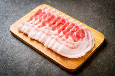 Dilimlenmiş taze domuz eti