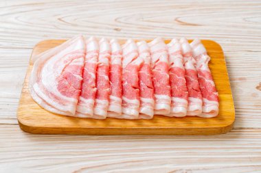 Dilimlenmiş taze domuz eti