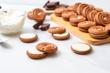 Sütlü çikolatalı kurabiye.