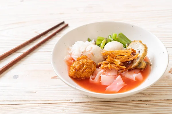 Yen Four Fideos Estilo Tailandés Con Surtido Tofu Bola Pescado — Foto de Stock