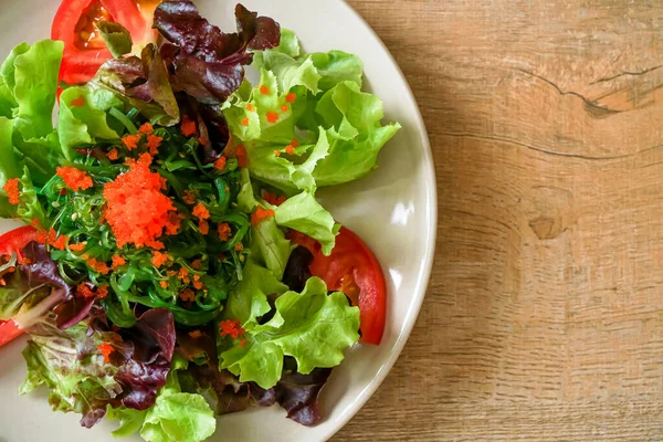 Salada Legumes Com Algas Japonesas Ovos Camarão Estilo Comida Saudável — Fotografia de Stock