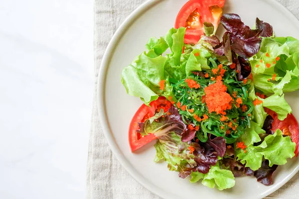 Insalata Verdure Con Alghe Giapponesi Uova Gamberetti Stile Cibo Sano — Foto Stock