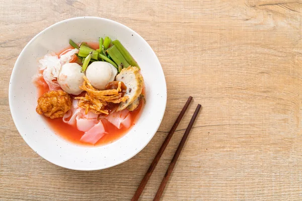 Yen Four Fideos Estilo Tailandés Con Surtido Tofu Bola Pescado — Foto de Stock