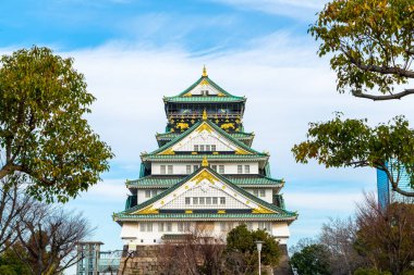 Osaka, Japonya 'daki Osaka Şatosu' nda güzel bir mimari..