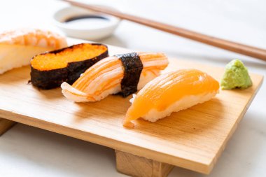 Suşi seti - Japon yemek tarzı.