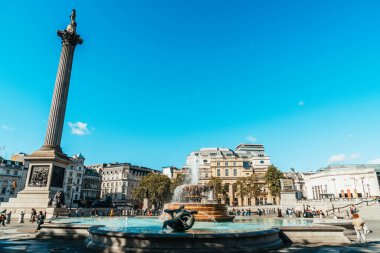 Londra - İngiltere, TRAFALGAR Kare, 1 SEP 2019. Trafalgar Meydanı, Londra 'nın merkezinde halka açık bir alan ve turistik merkezdir..