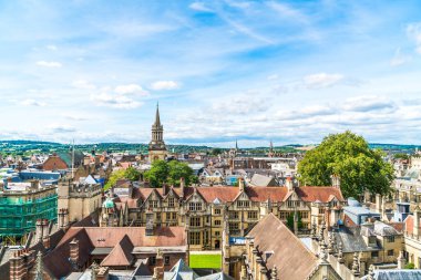 Oxford City 'nin ana caddesinin yüksek açılı görüntüsü, Birleşik Krallık.
