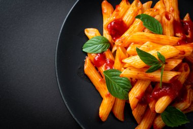 Domates soslu makarna İtalyan usulü.
