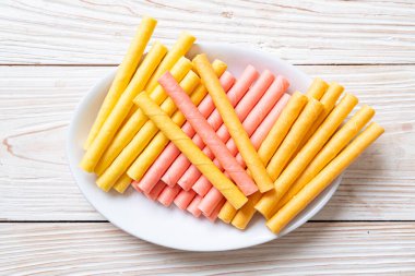 krem ile renkli gofret sopa rulo