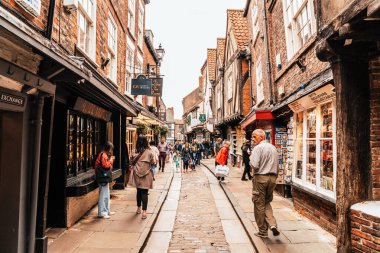 York, Uk - 3 Şubat 2019: Shambles pazarında küçük bir sokak, Diagon Alley 'den esinlenilen yer, Uk.