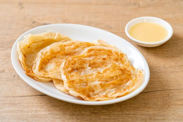 Roti Com Leite Condensado Adoçado Sobremesa Estilo Comida Muçulmana — Fotografia de Stock