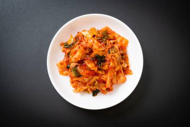 Tabakta kimçi lahanası - Kore geleneksel yemek tarzı