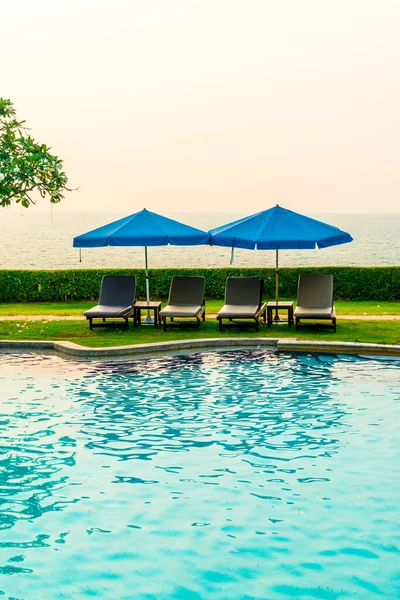 Chaise Plage Lit Piscine Avec Parasol Autour Piscine Avec Coucher — Photo