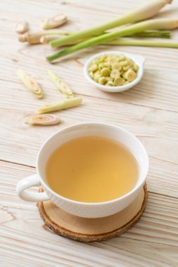 sıcak limon suyu bardağı