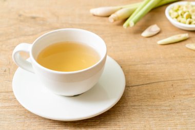 sıcak limon suyu bardağı