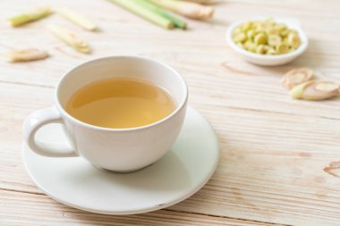 sıcak limon suyu bardağı