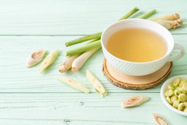 sıcak limon suyu bardağı